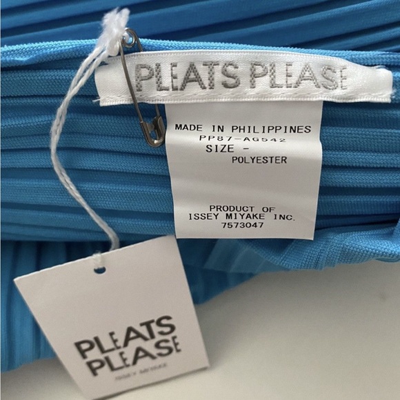 Issey Miyake Blue Pleated Tote Bag - Picture 3 of 4